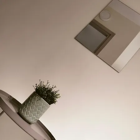 Urban Deluxe Ad *